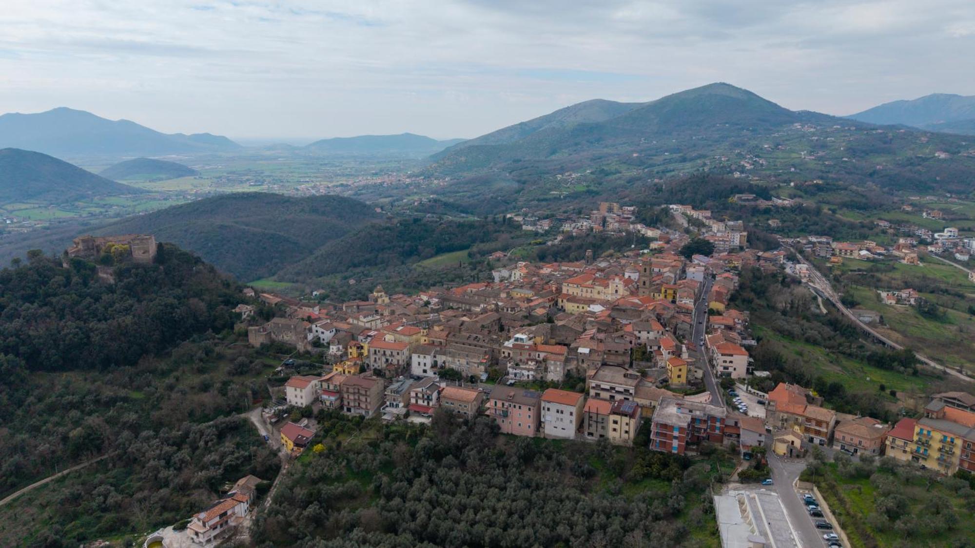 شقة Sotto La Torre Caiazzo المظهر الخارجي الصورة
