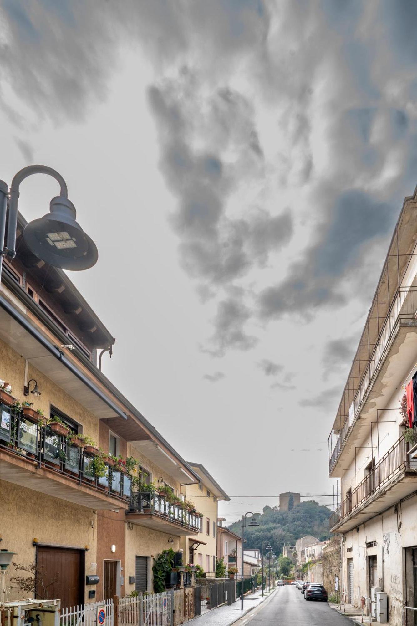 شقة Sotto La Torre Caiazzo المظهر الخارجي الصورة